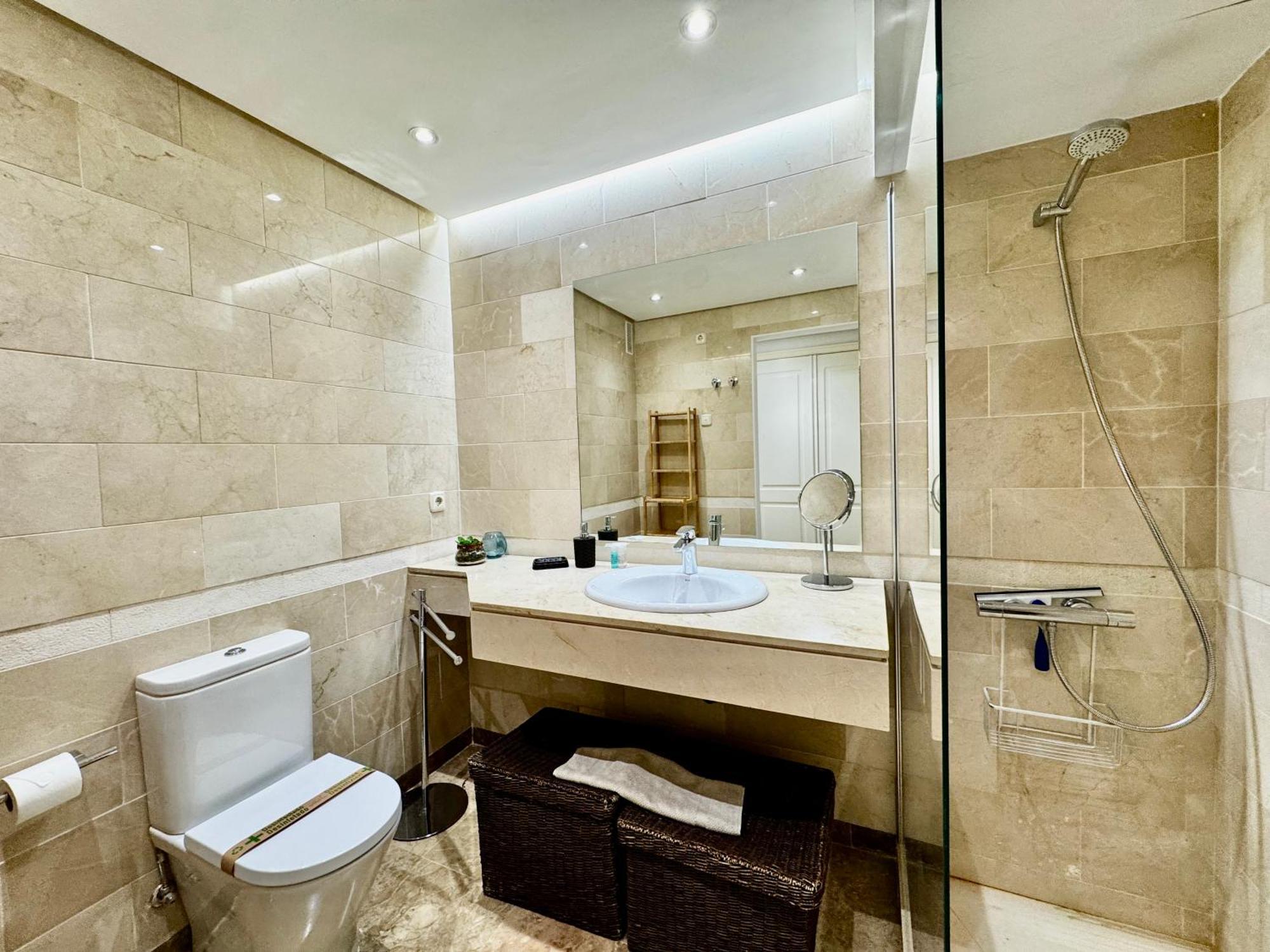 Rs 12 Ii Luxury Center Of - Eaw Homes *